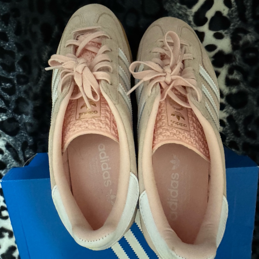 Adidas Pink and White Sneakers Retro Design GAZELLE INDOOR SHOES
Sz: 7.5 women - Picture 2 of 8